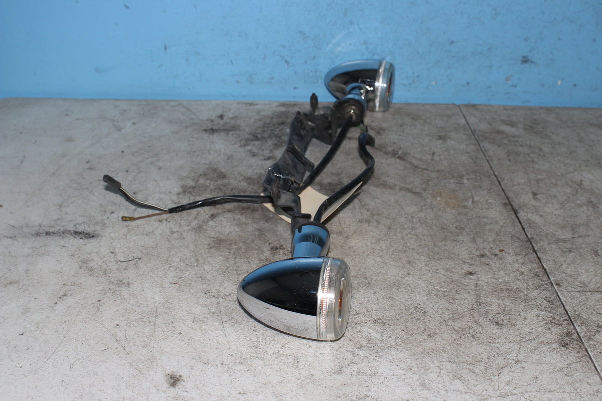 05-09 Suzuki Boulevard C50T VL800 Front Turn Signal Light Bar Mount Left Right
