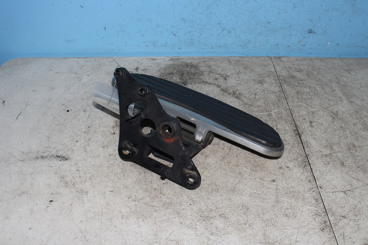 06-26 Kawasaki Vulcan VN900B Classic Right Driver Floorboard Front Foot Rest