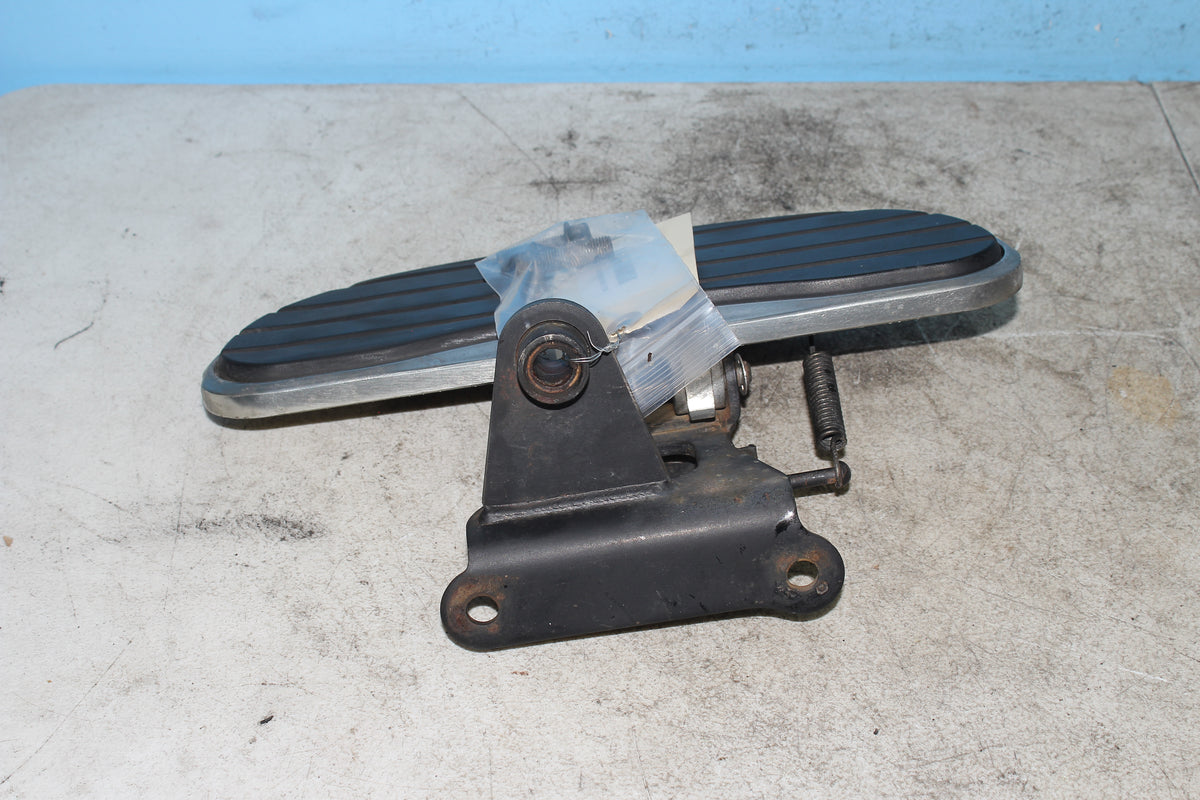 06-26 Kawasaki Vulcan VN900B Classic Left Driver Floorboard Front Foot Rest