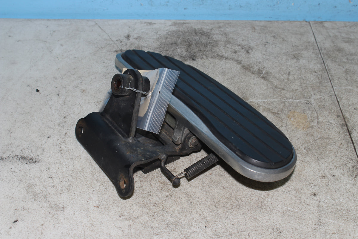 06-26 Kawasaki Vulcan VN900B Classic Left Driver Floorboard Front Foot Rest