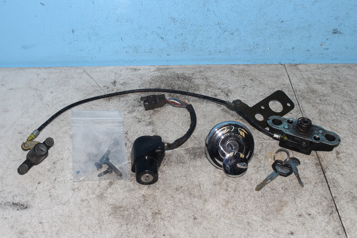 06-26 Kawasaki Vulcan VN900B Classic Ignition Switch Gas Cap Seat Lock Latch KEY