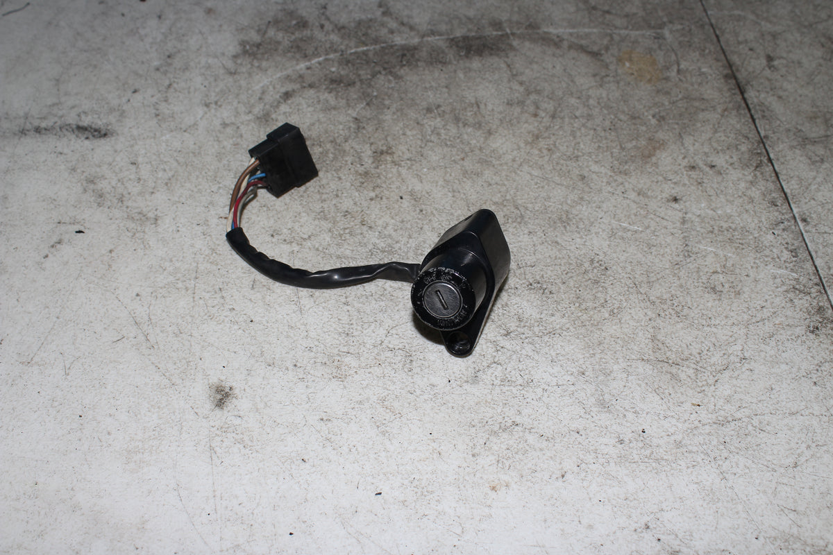 06-26 Kawasaki Vulcan VN900B Classic Ignition Switch Gas Cap Seat Lock Latch KEY