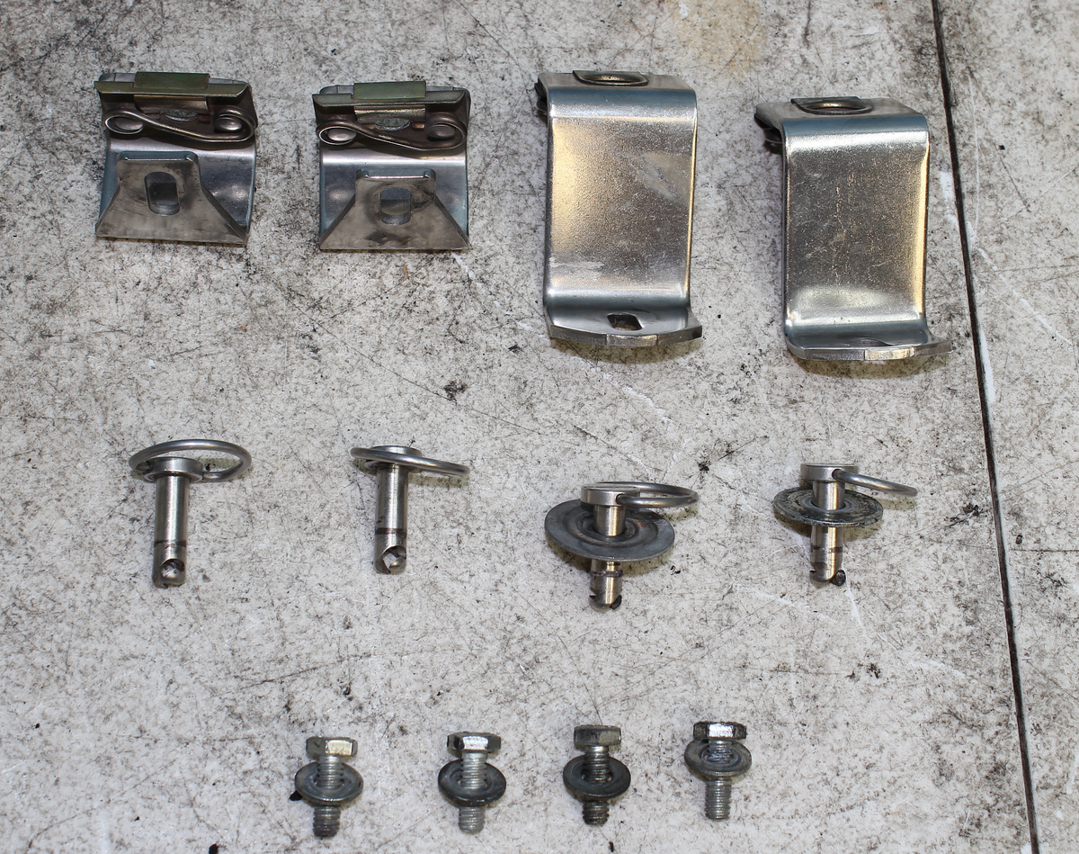 97-06 Harley FLHTCUI Electra Glide Saddlebag Mount Bracket Quick Release Lock