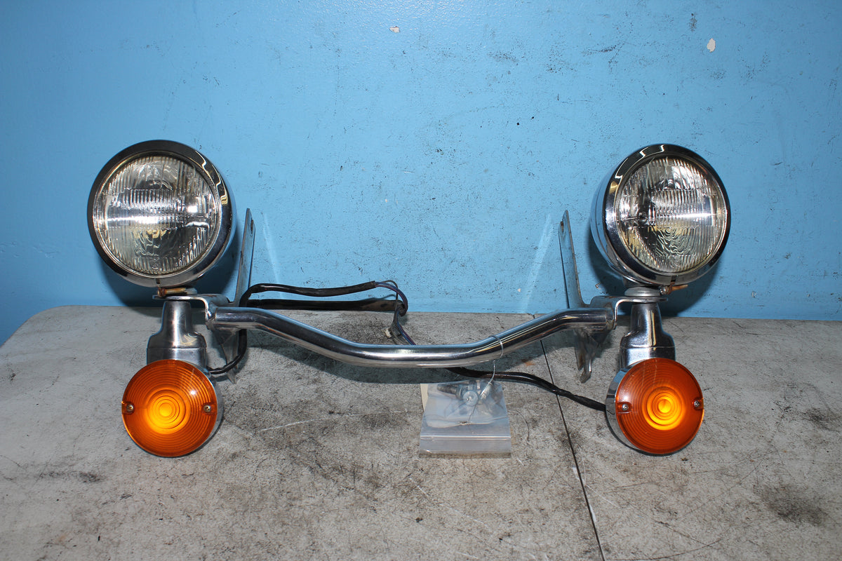 97-06 Harley FLHTCUI Electra Glide Front Light Bar Turn Signal Fog Aux Light