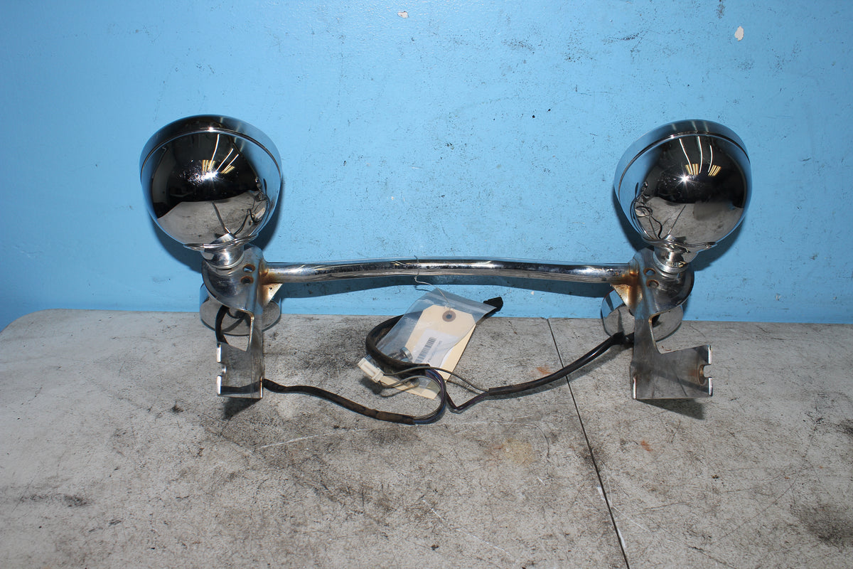 97-06 Harley FLHTCUI Electra Glide Front Light Bar Turn Signal Fog Aux Light