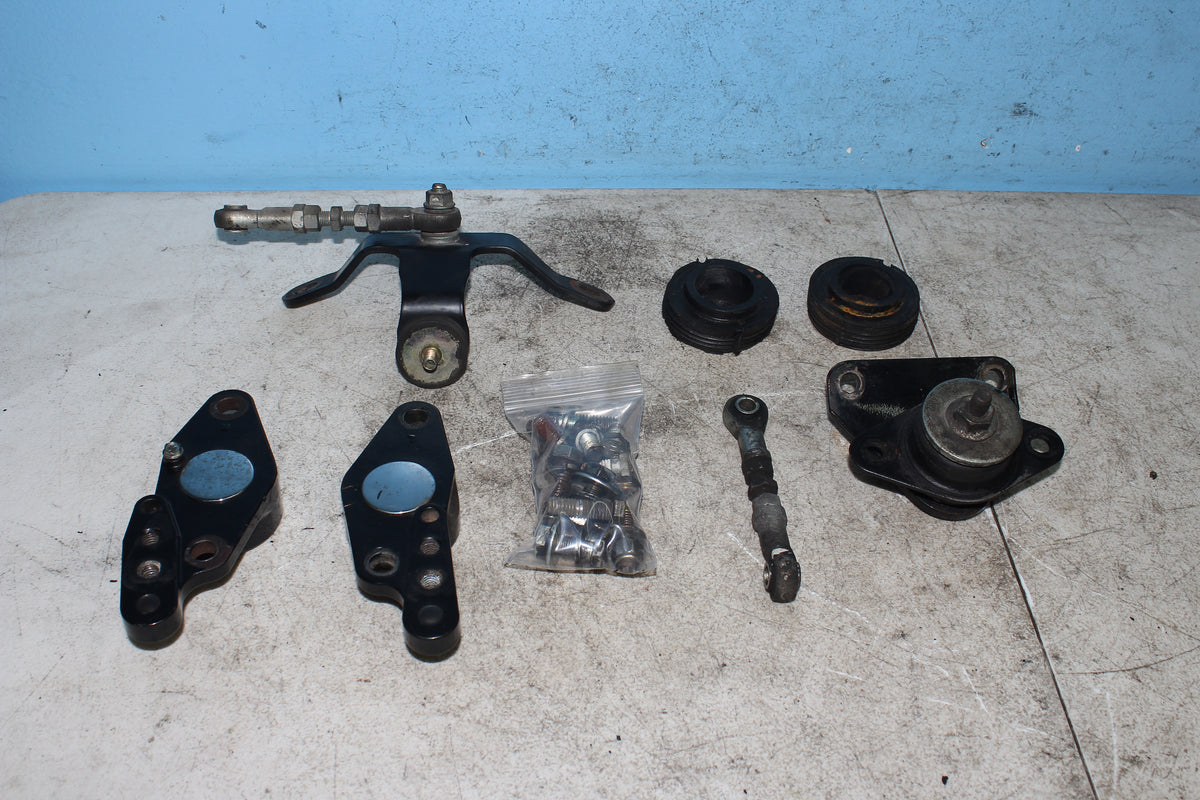 97-06 Harley FLHTCUI Electra Glide Engine Mount Motor Bracket Bolt