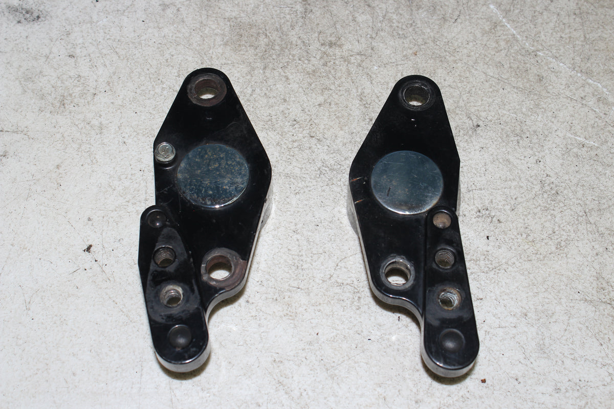 97-06 Harley FLHTCUI Electra Glide Engine Mount Motor Bracket Bolt