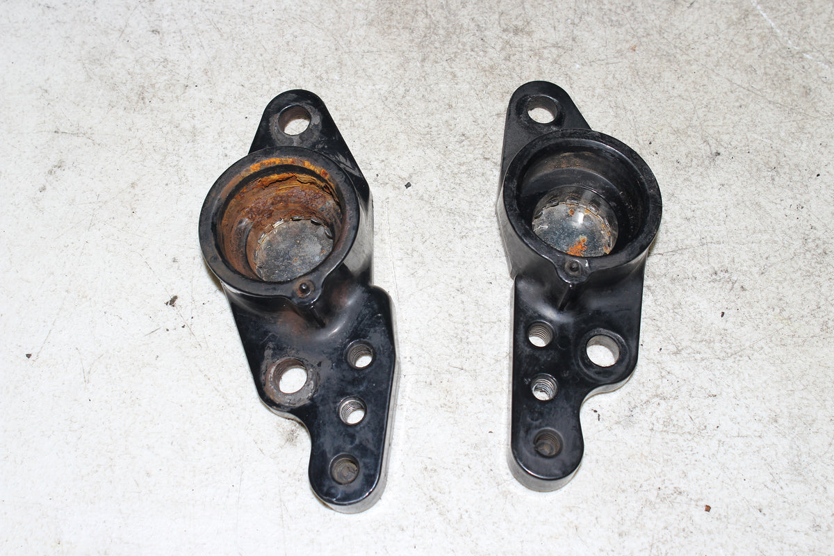97-06 Harley FLHTCUI Electra Glide Engine Mount Motor Bracket Bolt