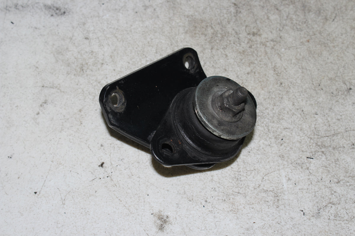 97-06 Harley FLHTCUI Electra Glide Engine Mount Motor Bracket Bolt