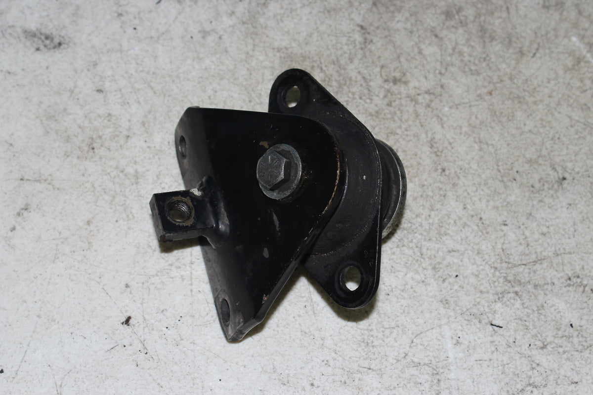 97-06 Harley FLHTCUI Electra Glide Engine Mount Motor Bracket Bolt
