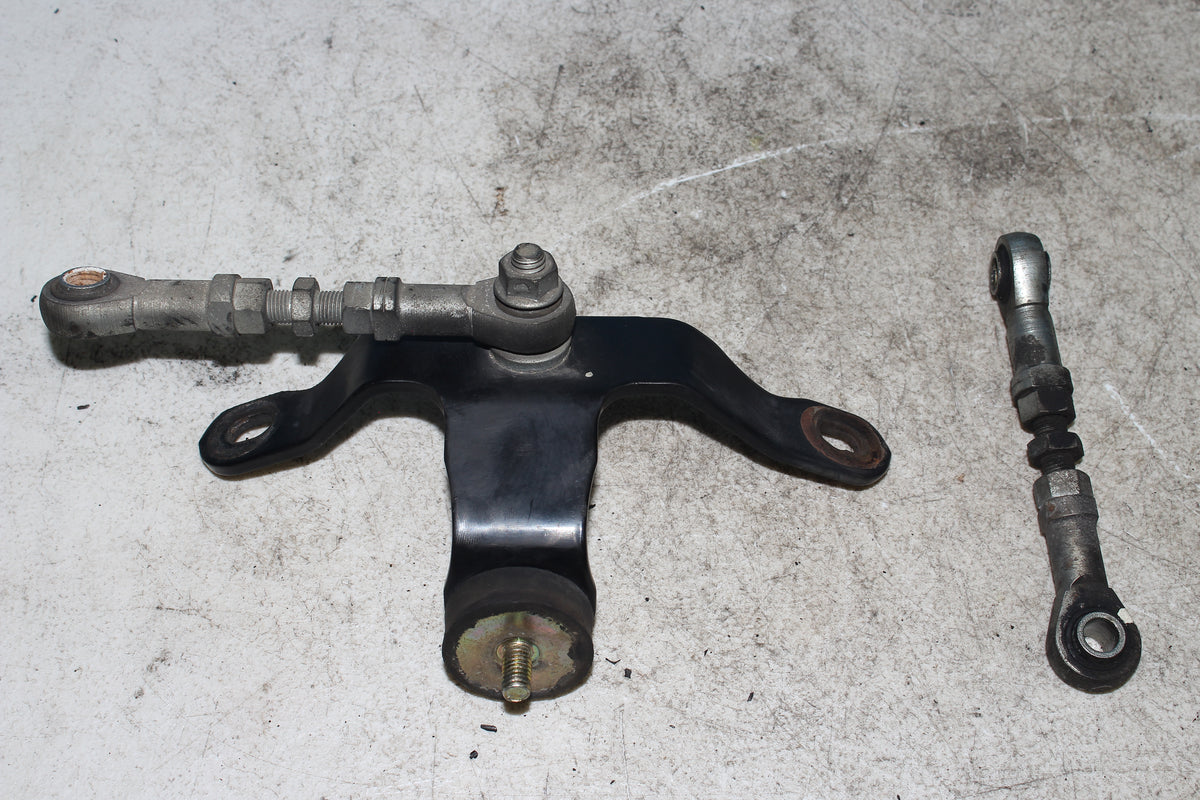 97-06 Harley FLHTCUI Electra Glide Engine Mount Motor Bracket Bolt