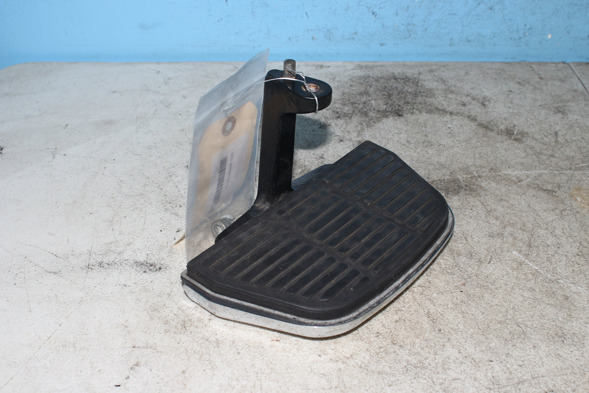 97-06 Harley FLHTCUI Electra Glide Right Passenger Floorboard Rear Foot Rest