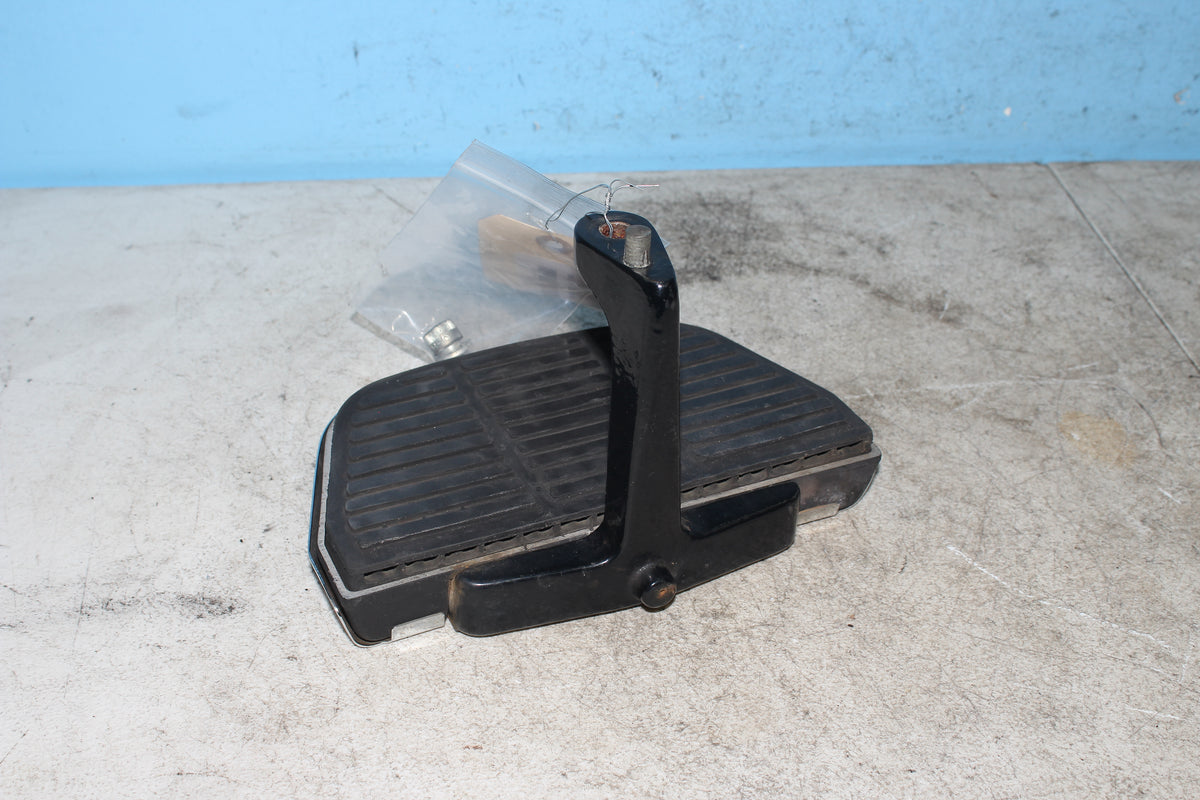 97-06 Harley FLHTCUI Electra Glide Right Passenger Floorboard Rear Foot Rest