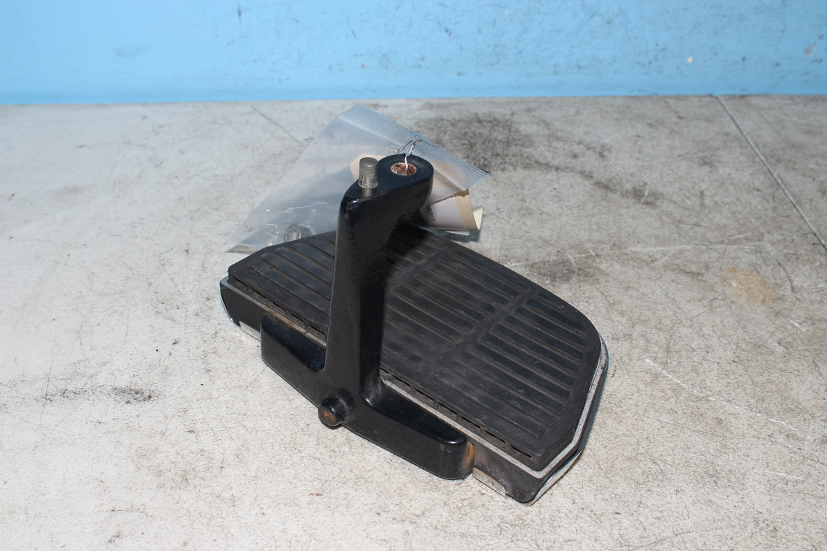 97-06 Harley FLHTCUI Electra Glide Right Passenger Floorboard Rear Foot Rest