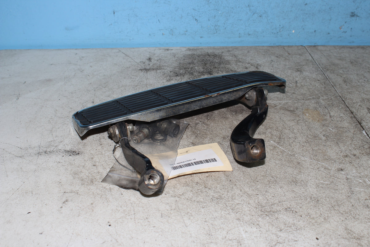 97-06 Harley FLHTCUI Electra Glide Right Floorboard Front Driver Foot Rest