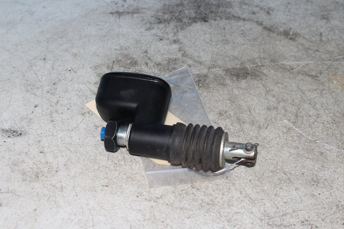 97-06 Harley FLHTCUI Electra Glide Rear Brake Master Cylinder