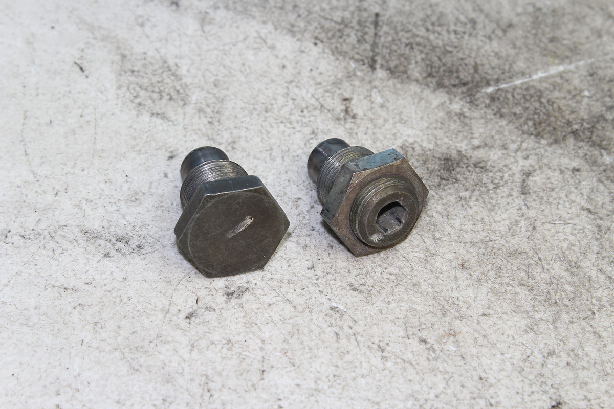 01-25 Suzuki Boulevard VL800 C50 Swing Arm Bolts Swingarm Pivot Mount Hardware