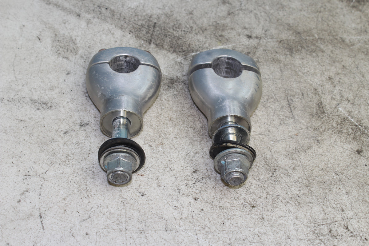 01-25 Suzuki Boulevard VL800 C50 Bar Risers Handlebar Clamp