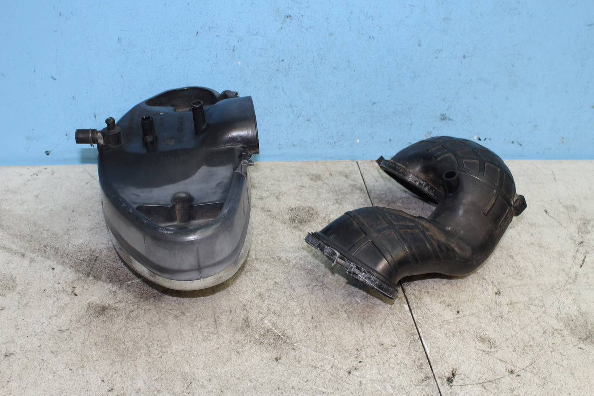 06-08 Suzuki Boulevard VL800 C50 Air Cleaner Box Intake Tube Housing Filter