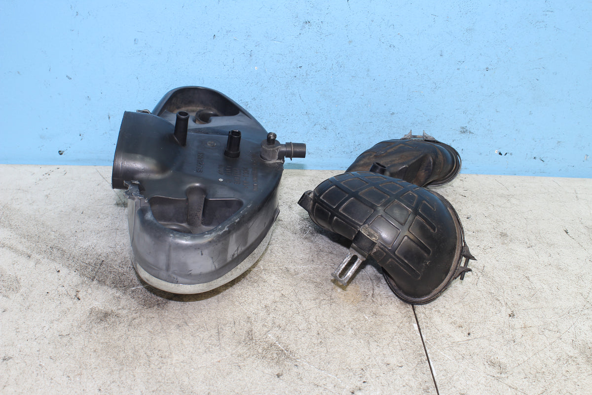 06-08 Suzuki Boulevard VL800 C50 Air Cleaner Box Intake Tube Housing Filter