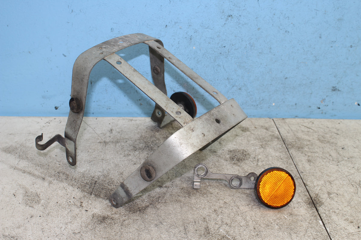 06-09 Suzuki Boulevard VL800 C50 Front Fender Mount Wheel Cover Bracket