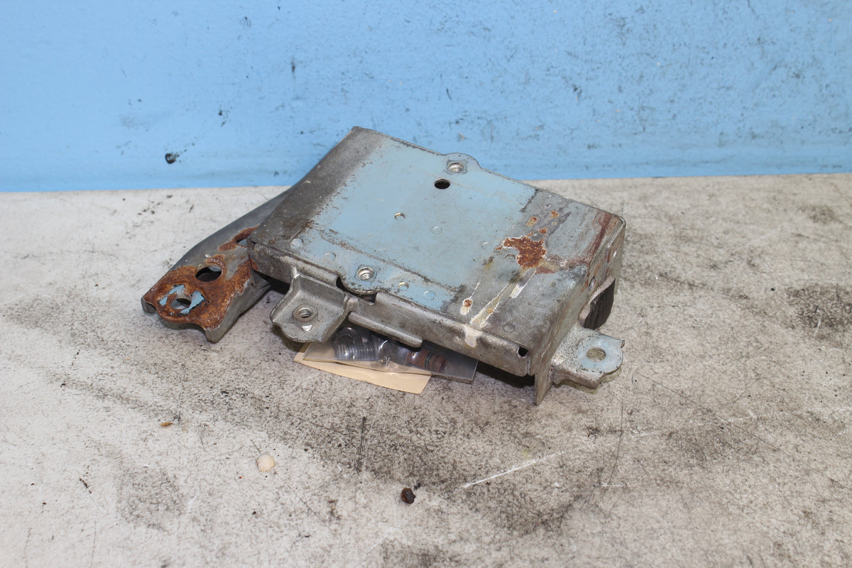 05-08 Suzuki Boulevard VL800 C50 Electric Holder Rectifier Fuse Box Bracket