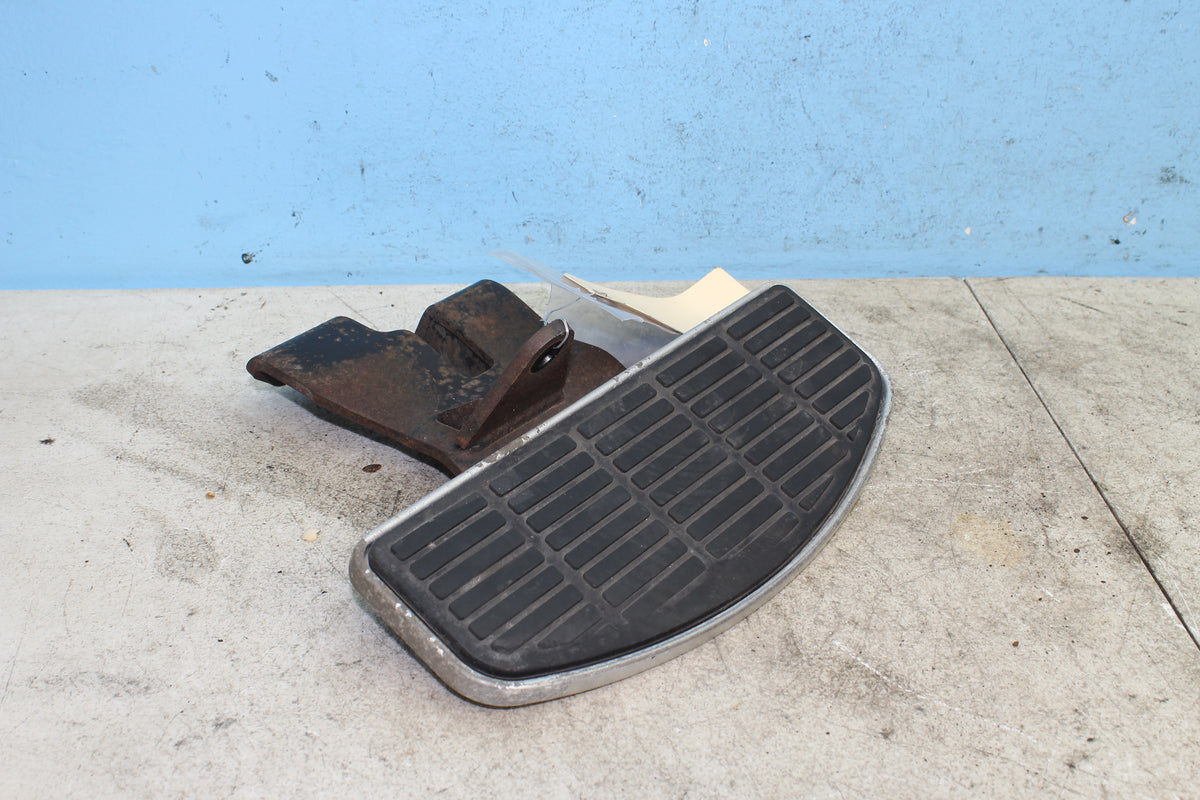 05-08 Suzuki Boulevard VL800 C50 Left Floorboard Front Driver Foot Rest