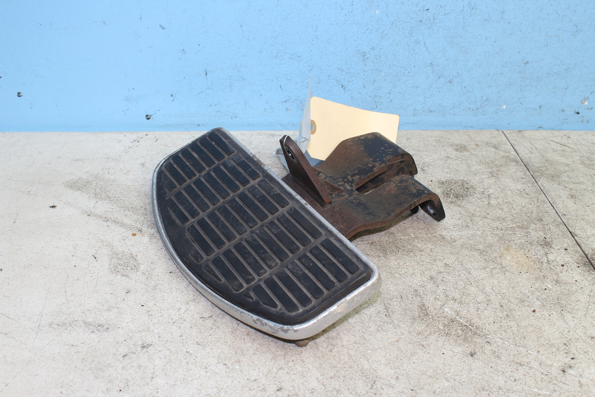 05-08 Suzuki Boulevard VL800 C50 Left Floorboard Front Driver Foot Rest