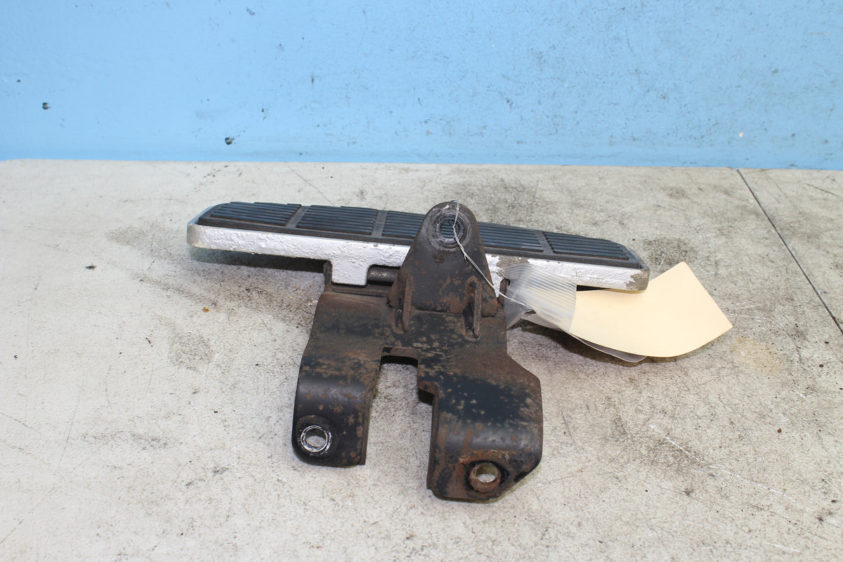 05-08 Suzuki Boulevard VL800 C50 Left Floorboard Front Driver Foot Rest