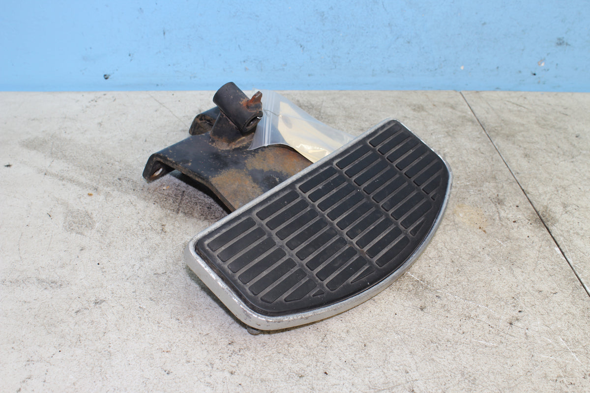 05-08 Suzuki Boulevard VL800 C50 Right Floorboard Front Driver Foot Rest