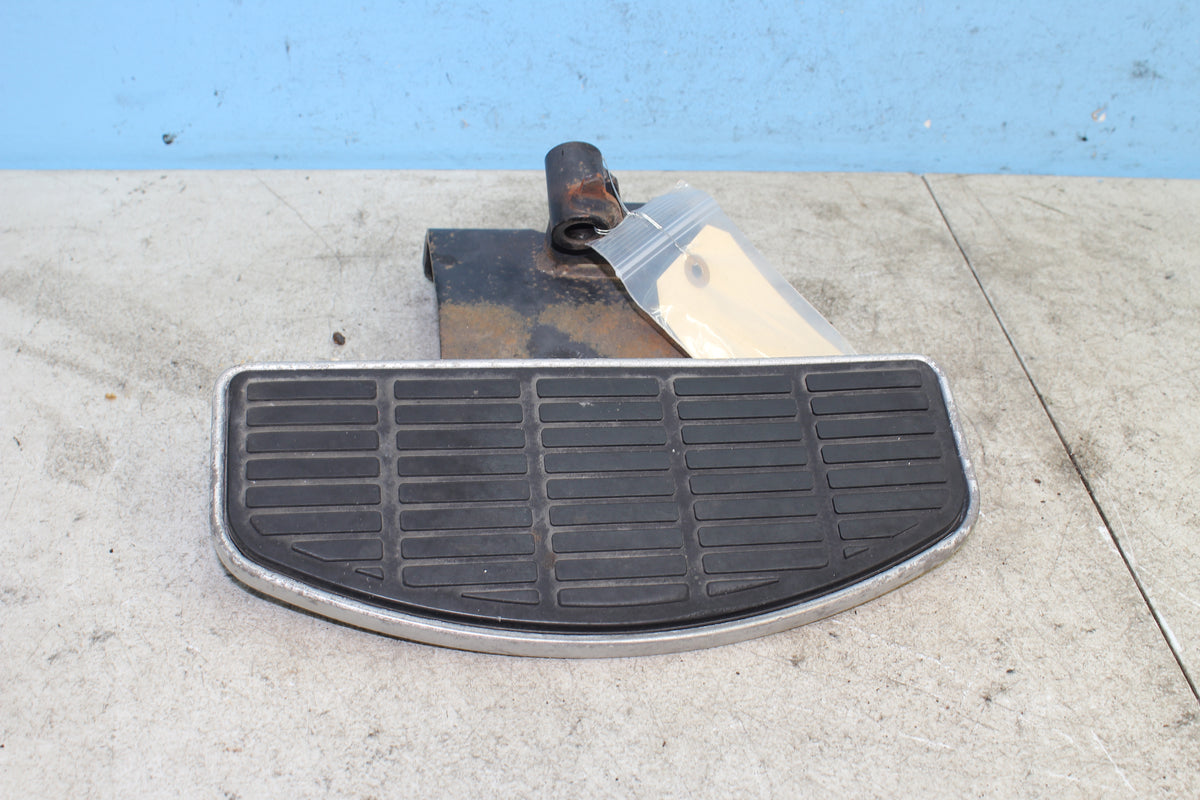 05-08 Suzuki Boulevard VL800 C50 Right Floorboard Front Driver Foot Rest