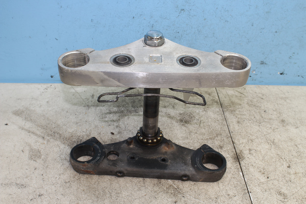 06-25 Suzuki Boulevard VL800 C50 Triple Tree Steering Stem Fork Clamp