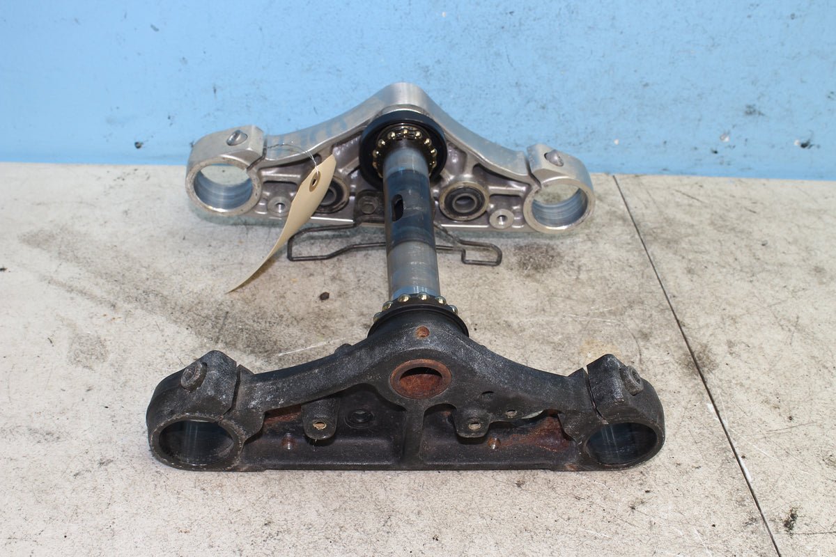 06-25 Suzuki Boulevard VL800 C50 Triple Tree Steering Stem Fork Clamp