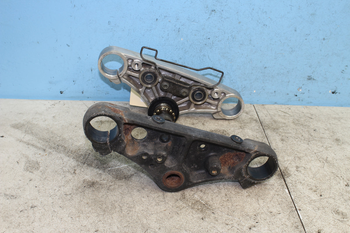 06-25 Suzuki Boulevard VL800 C50 Triple Tree Steering Stem Fork Clamp