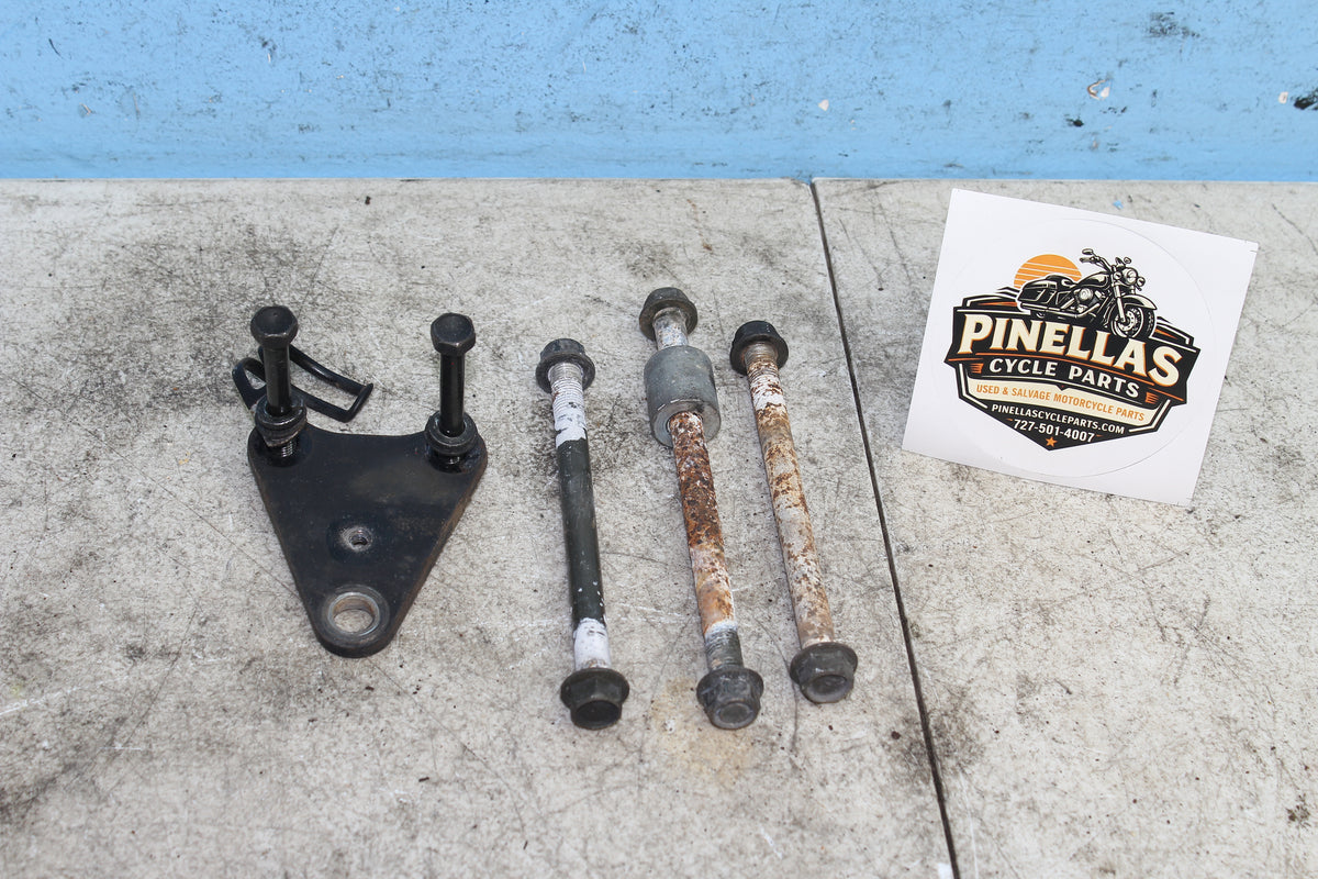 01-25 Suzuki Boulevard VL800 C50 Engine Mount Motor Transmission Bolt Backet
