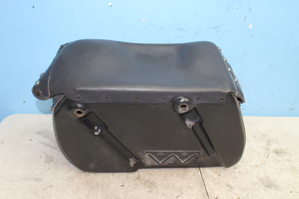 05-25 Suzuki Boulevard VL800 C50 Right Saddle Bag Storage Luggage *DMG*