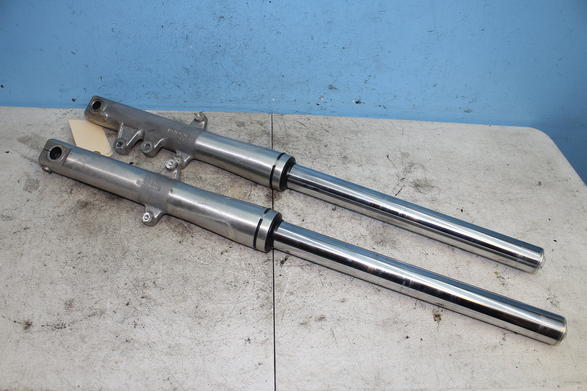 05-25 Suzuki Boulevard VL800 C50 Fork Left Right Tube Legs