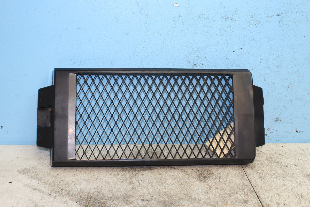 01-25 Suzuki Boulevard VL800 C50 Radiator Grille Cover Rad Trim Bezel