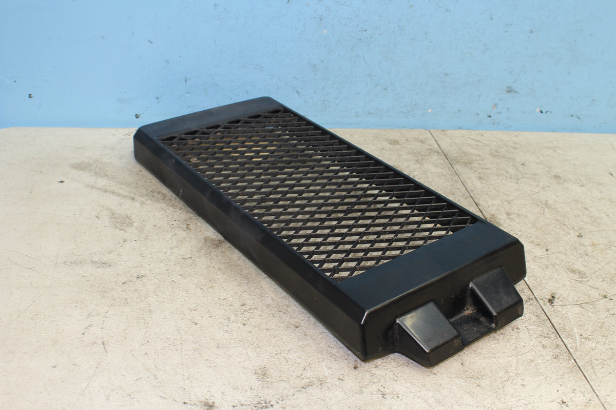 01-25 Suzuki Boulevard VL800 C50 Radiator Grille Cover Rad Trim Bezel