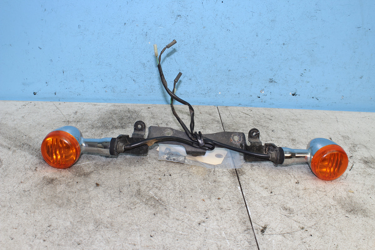 04-25 Suzuki Boulevard VL800 C50 Front Turn Signal Light Bar Mount Left Right