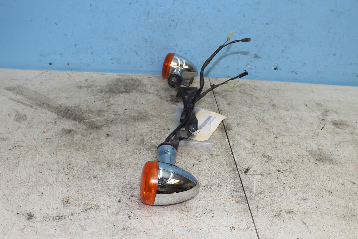 04-25 Suzuki Boulevard VL800 C50 Front Turn Signal Light Bar Mount Left Right