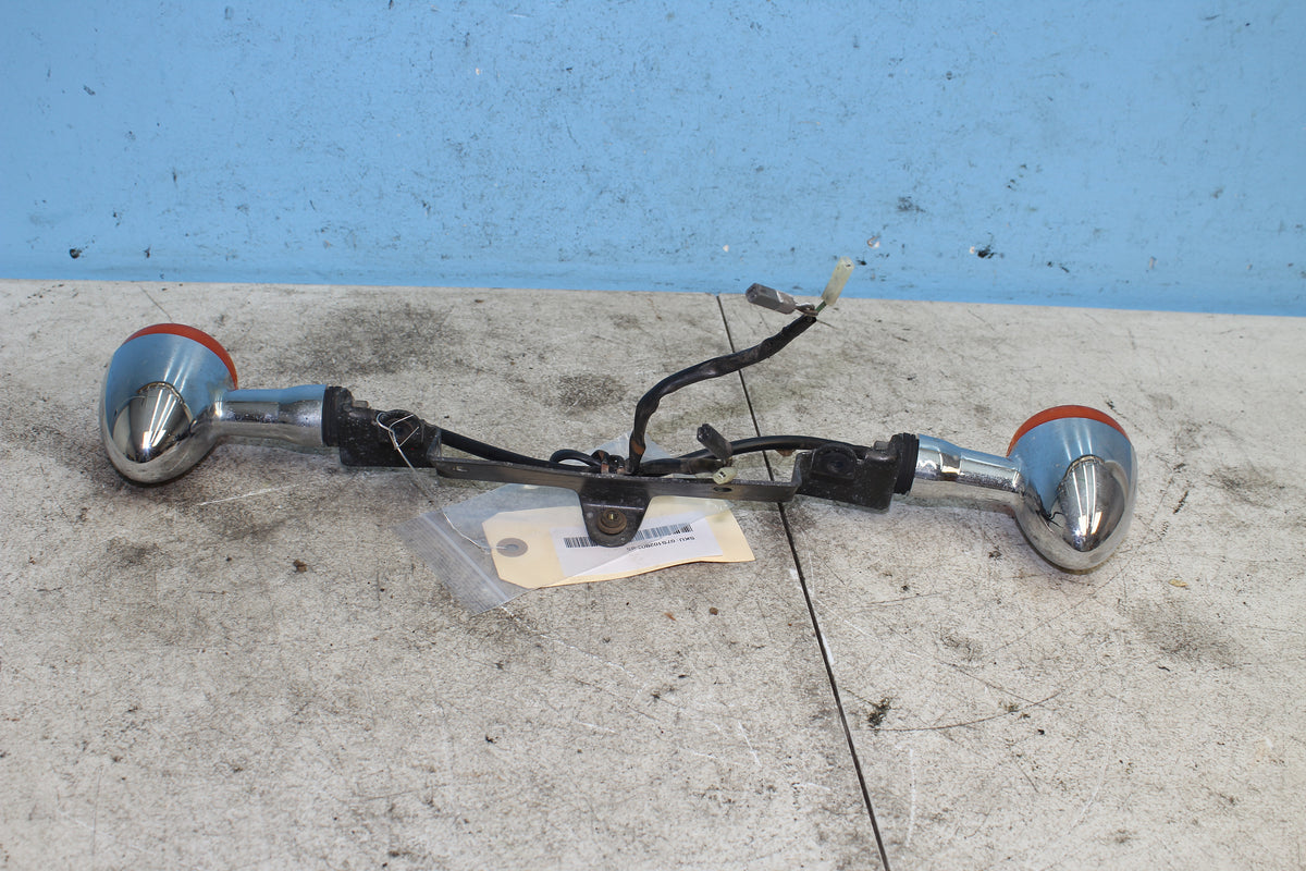 04-25 Suzuki Boulevard VL800 C50 Front Turn Signal Light Bar Mount Left Right