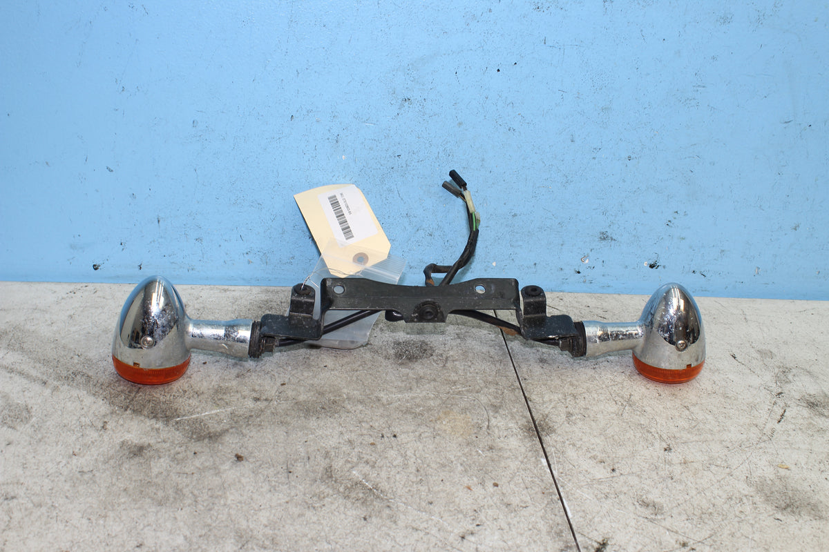 04-25 Suzuki Boulevard VL800 C50 Front Turn Signal Light Bar Mount Left Right