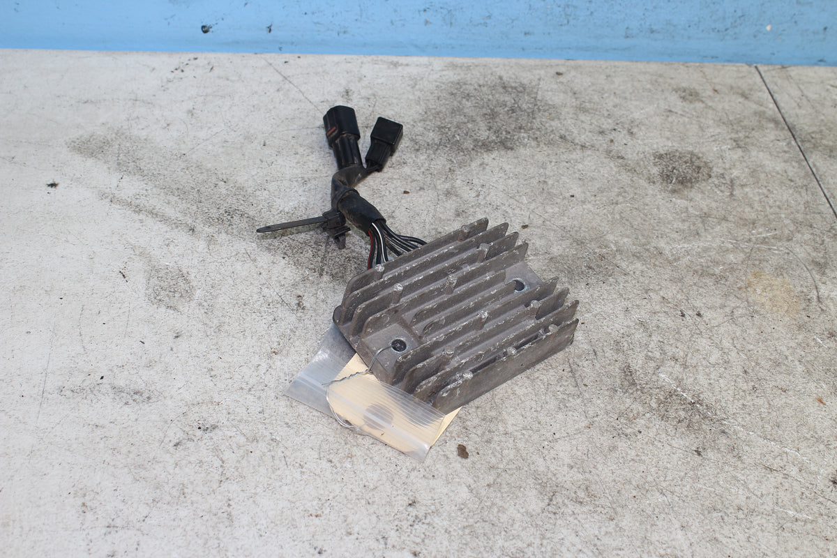 05-25 Suzuki Boulevard VL800 C50 Rectifier Volt Regulator