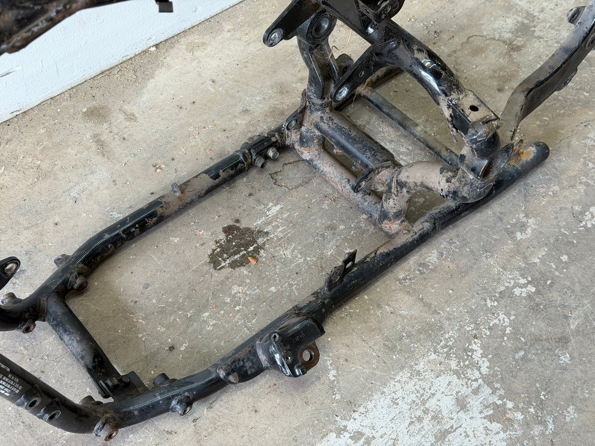 05-09 Suzuki Boulevard VL800 C50 Frame *CLN*