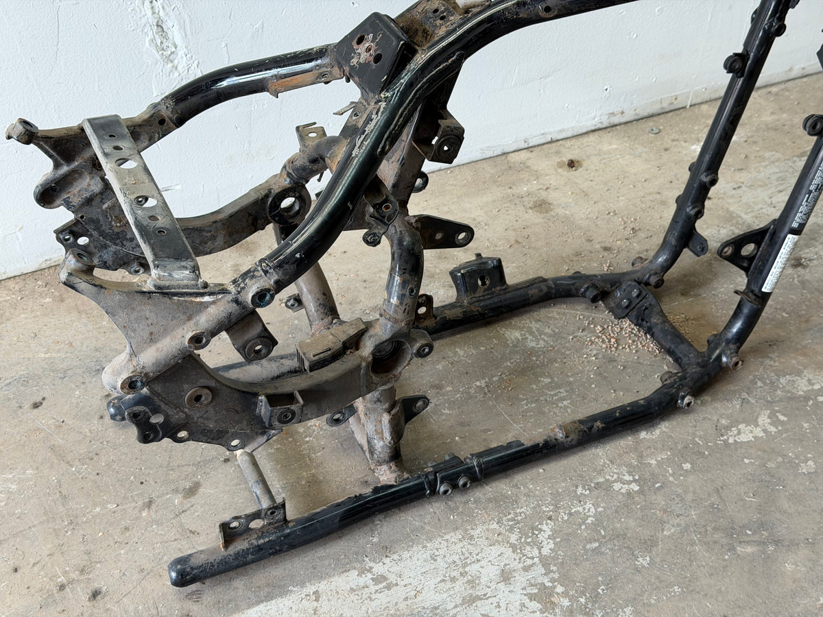 05-09 Suzuki Boulevard VL800 C50 Frame *CLN*