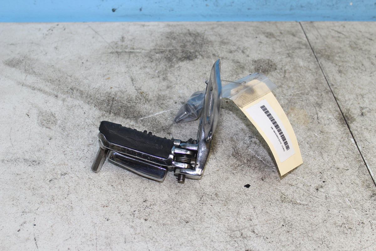 99-07 Suzuki GSX1300R Hayabusa Left Driver Foot Peg Rest Mount