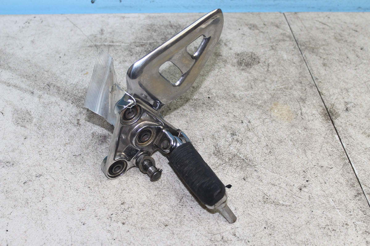 99-07 Suzuki GSX1300R Hayabusa Left Driver Foot Peg Rest Mount