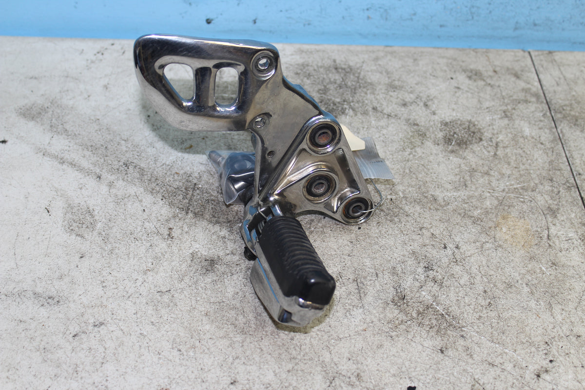99-07 Suzuki GSX1300R Hayabusa Right Driver Foot Peg Rest Mount