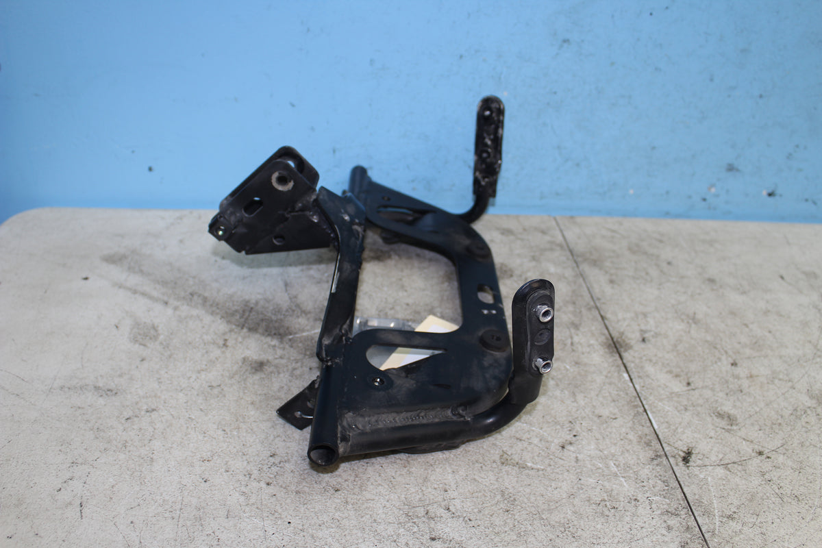 99-07 Suzuki GSX1300R Hayabusa Front Fairing Inner Stay Cowl Mount Bracket
